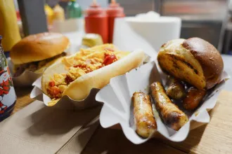 A korlátlan fogyasztós karácsonyi vásár, amivel magyarok törtek be a bécsi piacra