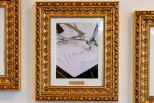 Trump egy aláírógépre hivatkozva érvényteleníttetné Joe Biden legtöbb rendeletét