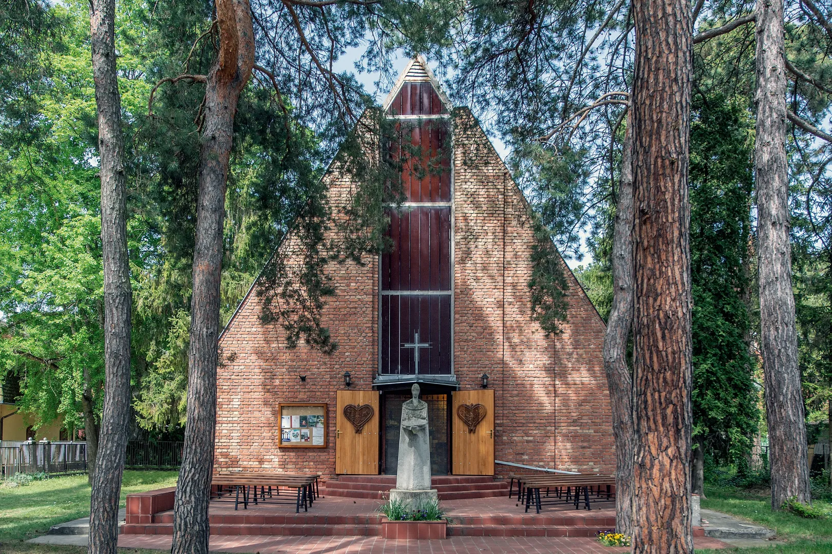 Szent Erzsébet-templom, Balatonfenyves – Fotó: Bődey János