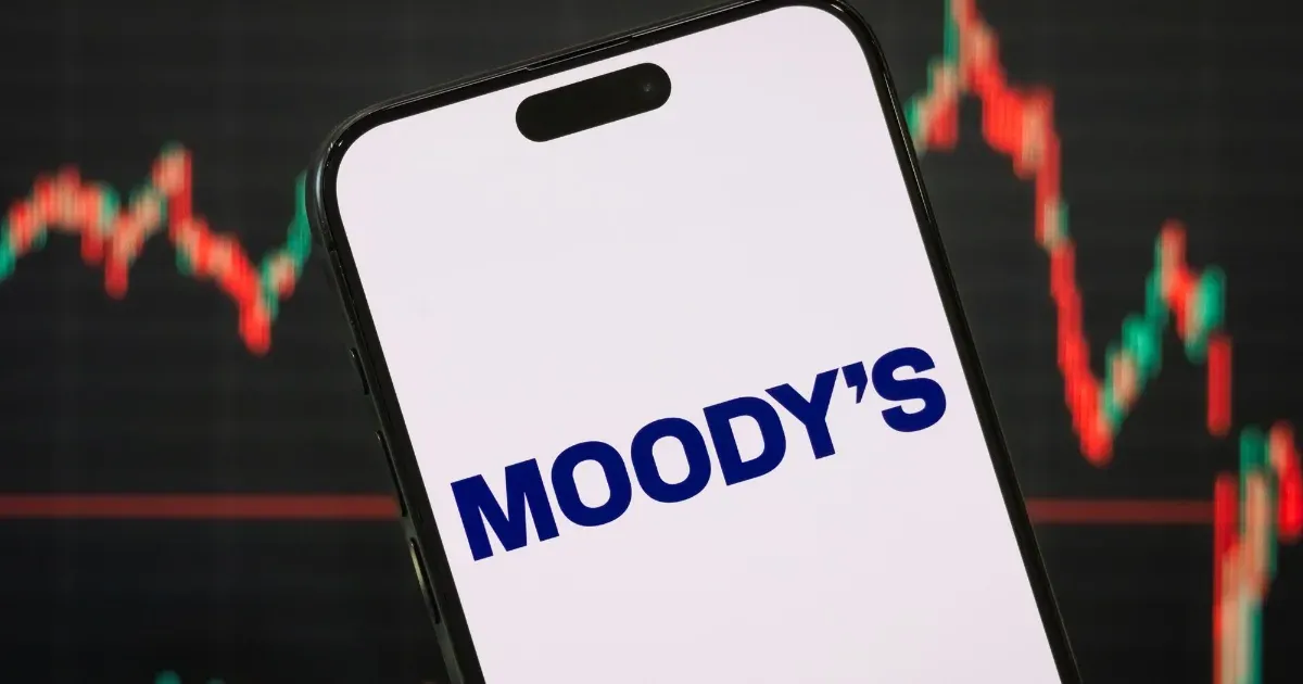 Nem nyúlt a Moody's Magyarország besorolásához, de lát bőven fekete felhőket
