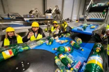 A Guardian arról ír, hogyan hozta létre Románia a világ egyik leghatékonyabb visszaváltási rendszerét