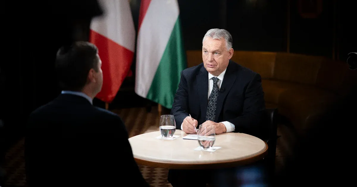 Orbán középre beszél, de szavai mögött durvul a rendszer
