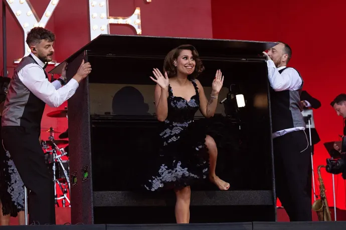 A glastonbury-i fesztiválon 2025 júliusában. Mezítláb itt is – Fotó: Harry Durrant /Getty Images