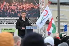 Magyar Péter Kádár Viktornak és közpénzek Drakulájának nevezte Orbánt Nyíregyházán