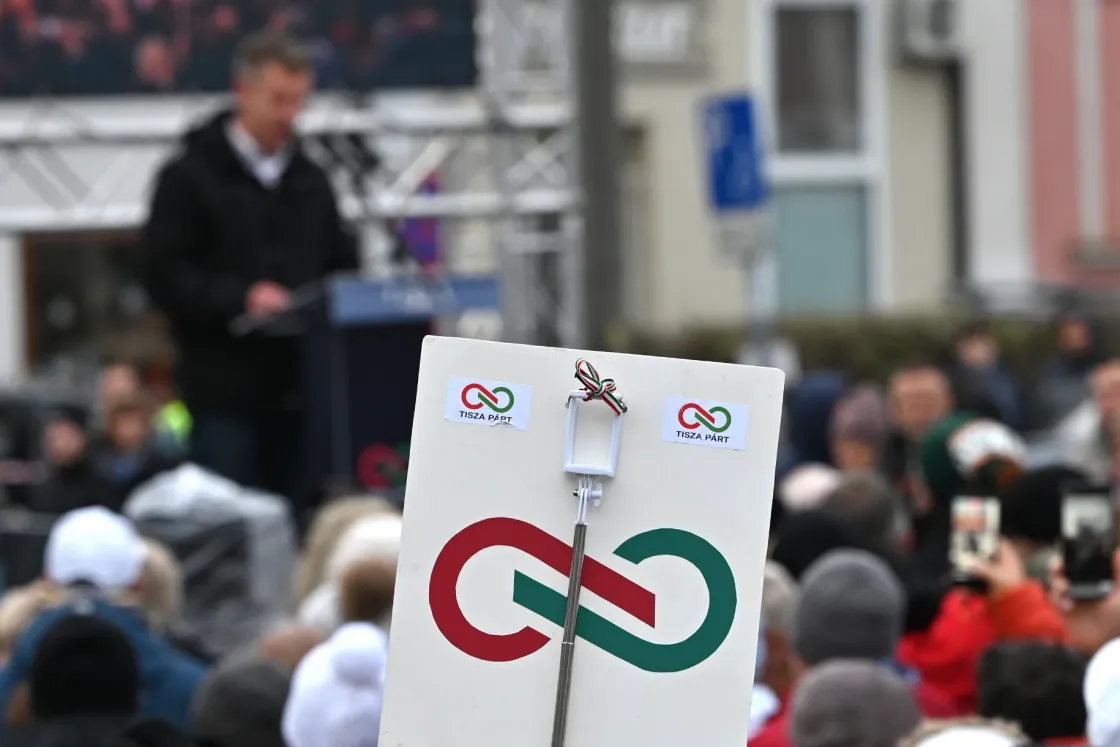 Magyar Péter Kádár Viktornak és közpénzek Drakulájának nevezte Orbánt Nyíregyházán