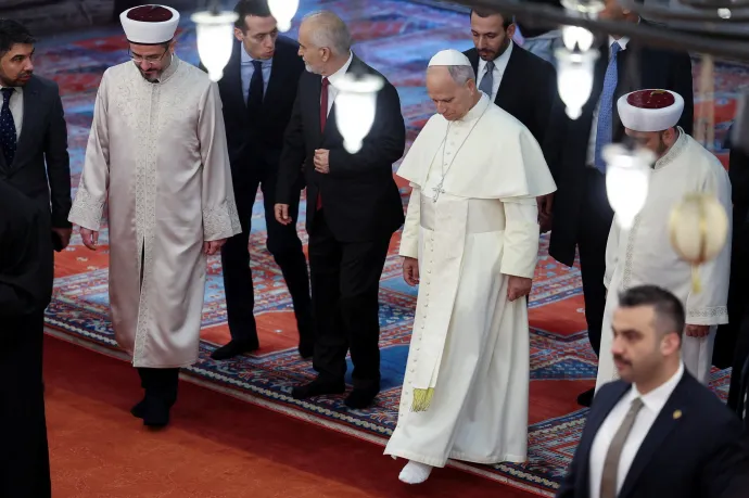 XIV. Leó pápaként először lépett mecsetbe Isztambulban, de nem imádkozott odabent