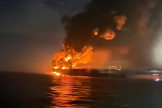 Kigyulladt egy olajszállító, egy másik megsérült a Fekete-tengeren, az ukránok szerint ők lőtték ki az orosz tankereket