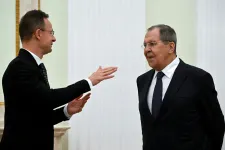 Szijjártó: A magyar kormánynak nincs szüksége engedélyre, hogy külföldön tárgyaljon