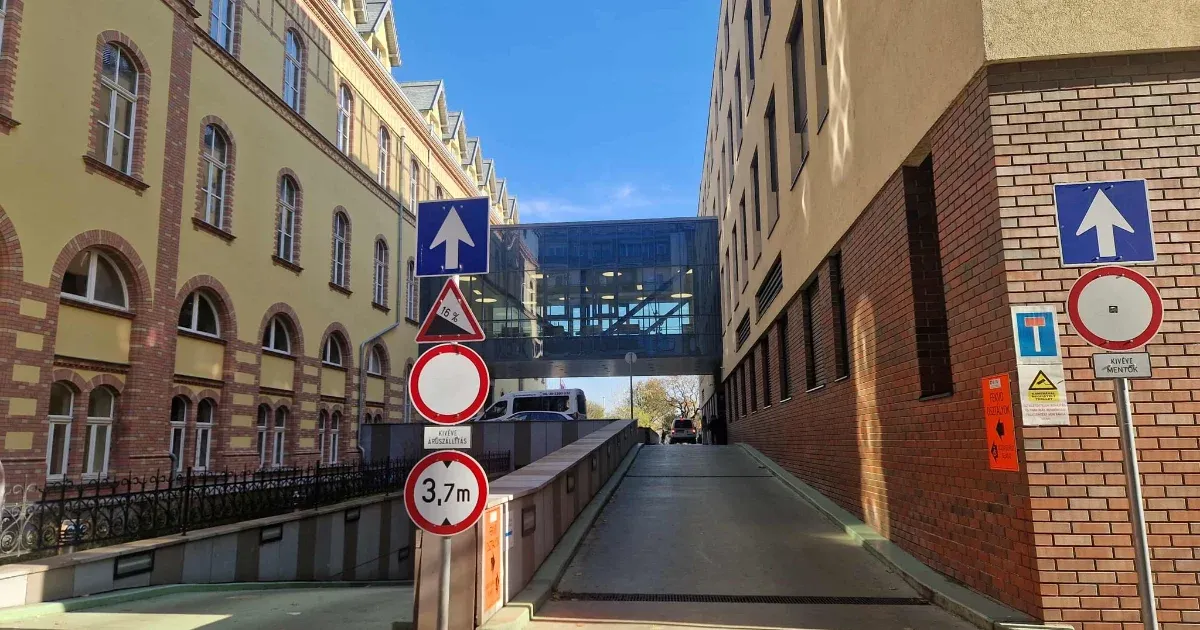 Kabátban rendelnek az orvosok a Budai Irgalmasrendi Kórházban