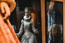 Fejedelmi viseleteket rekonstruáltak Gyulafehérváron, a tárlat korhű ruhákat és digitális installációkat vonultat fel