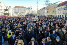 A szélsőjobboldal erősödése miatt tüntettek Horvátországban, miután szerb kulturális eseményeket zavartak meg
