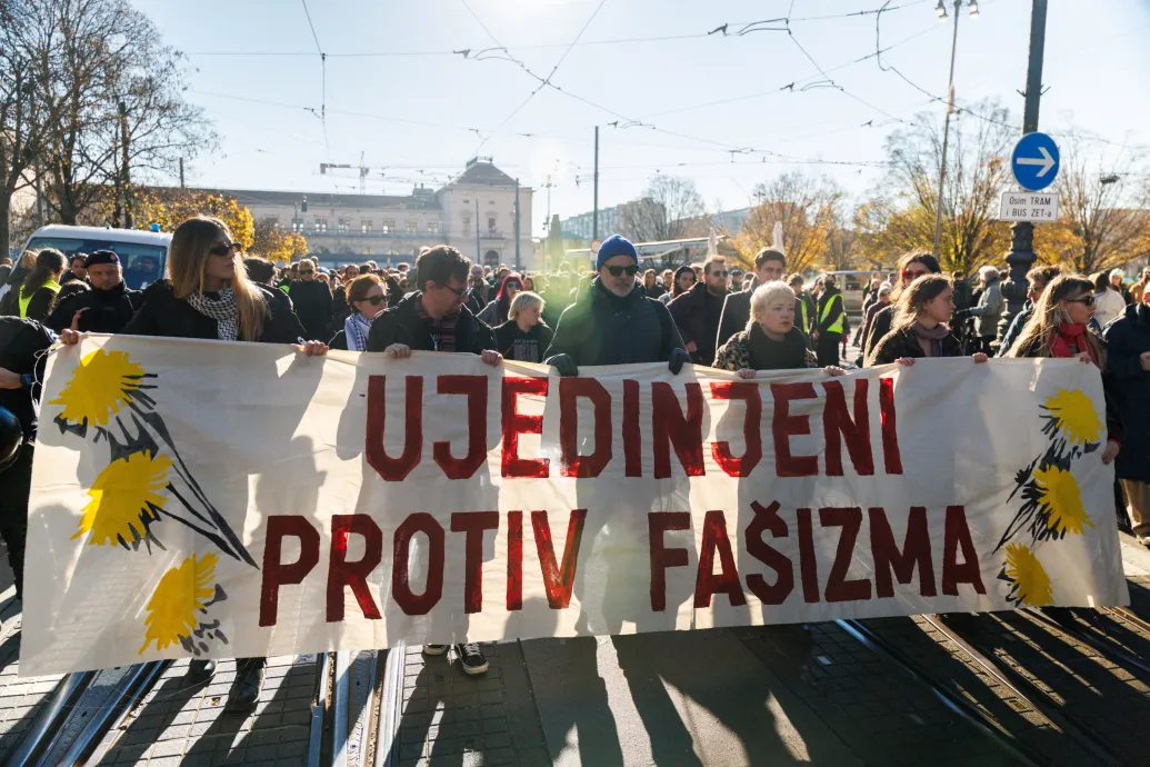A szélsőjobboldal erősödése miatt tüntettek Horvátországban, miután szerb kulturális eseményeket zavartak meg