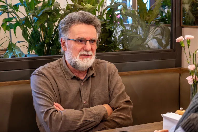 „Minél inkább Orbán felé fordulnak az erdélyi magyarok, annál távolabb kerülnek a transzilvanizmustól”