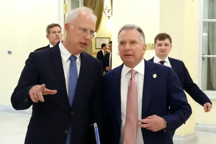 Kirill Dmitriev welcomes Steve Witkoff, US President Donald Trump's special envoy, in St. Petersburg on April 11, 2025 – Photo: Vyacheslav Prokofyev / Sputnik / Reuters