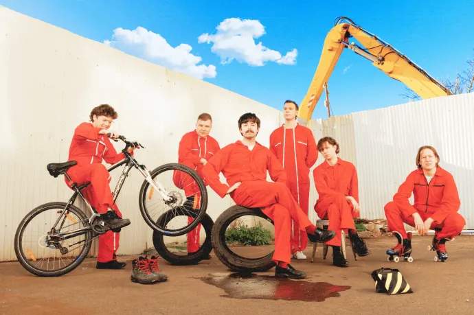 A Carson Coma kibújt a skatulyából