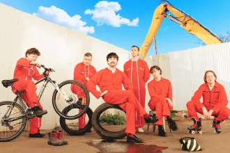 A Carson Coma kibújt a skatulyából