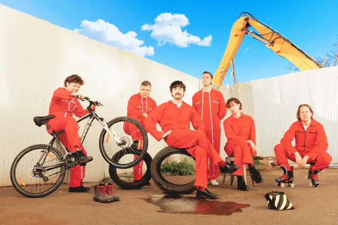 A Carson Coma kibújt a skatulyából