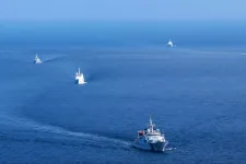 Összefeszültek a kínai és japán parti őrség hajói a vitatott Szenkaku-szigeteknél
