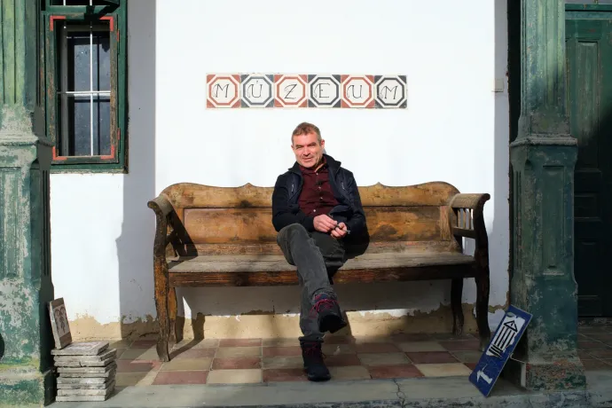 Antik cementlapokkal kereskedett, egyedülálló ipartörténeti gyűjteményt állított össze a legismertebb pécsi holland