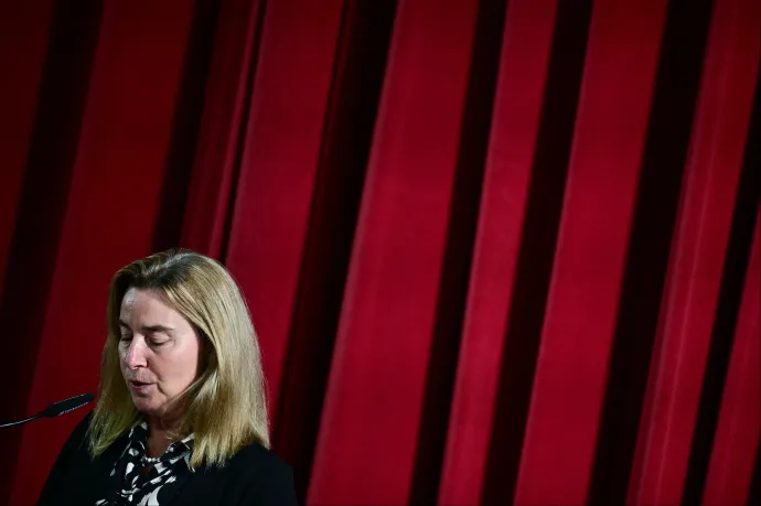 Lemondott az európai elitképző vezetéséről a korrupciós gyanúval letartóztatott volt uniós külügyi főképviselő