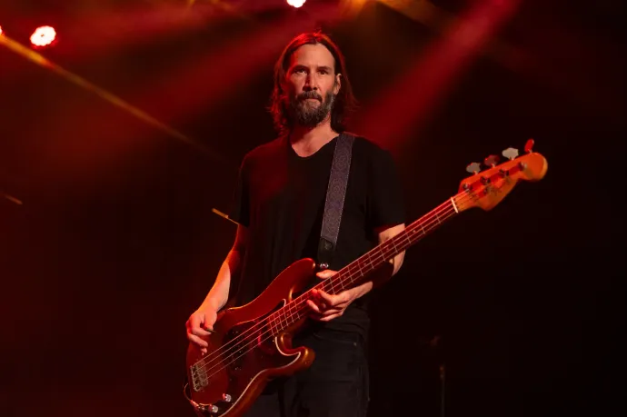 Keanu Reeves jövő nyáron Budapesten is fellép a zenekarával