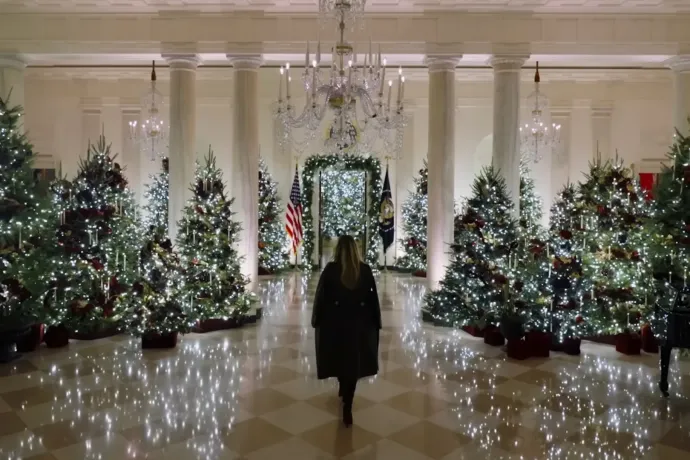 Túlcsorduló karácsonyi giccs lett úrrá a Fehér Házon