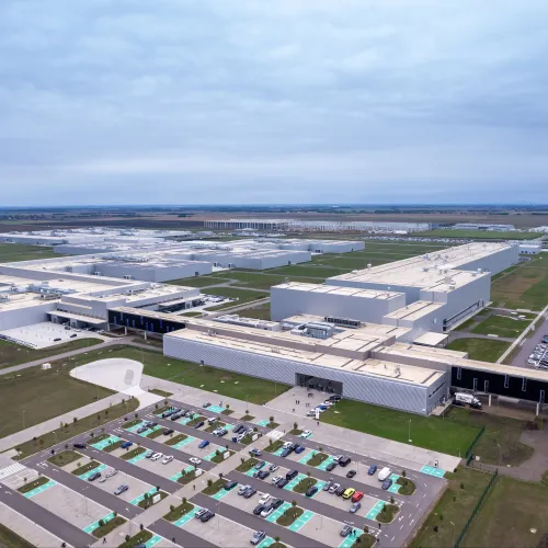 Kevesli a fizetését és könnyen elcsábítható lenne a magyar munkás