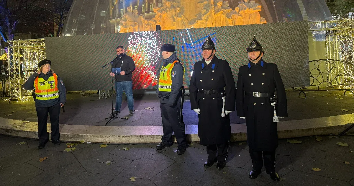 A Vörösmarty téri karácsonyi vásáron mondta el a rendőrség, hogyan ne legyünk a zsebtolvajok áldozat…