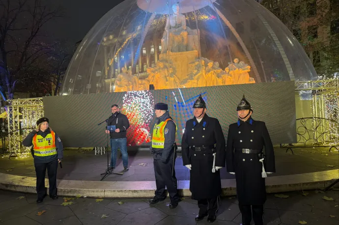A Vörösmarty téri karácsonyi vásáron mondta el a rendőrség, hogyan ne legyünk a zsebtolvajok áldozatai