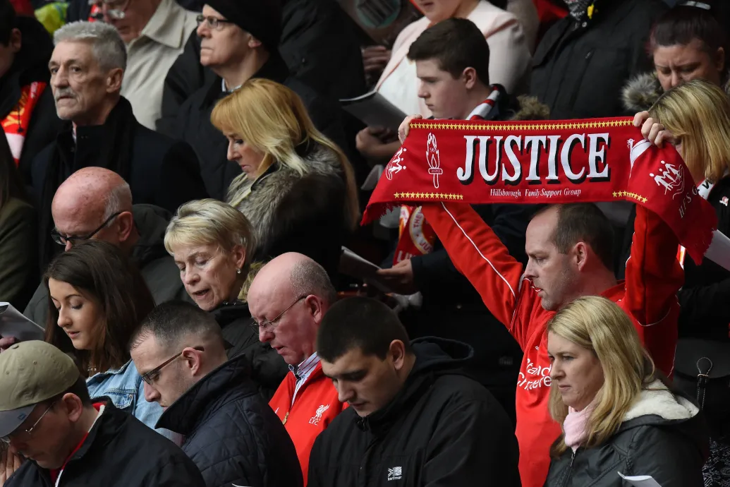Egy 13 éves vizsgálat szerint a rendőrök hibájából halt meg 97 fociszurkoló a Hillsborough-tragédiában