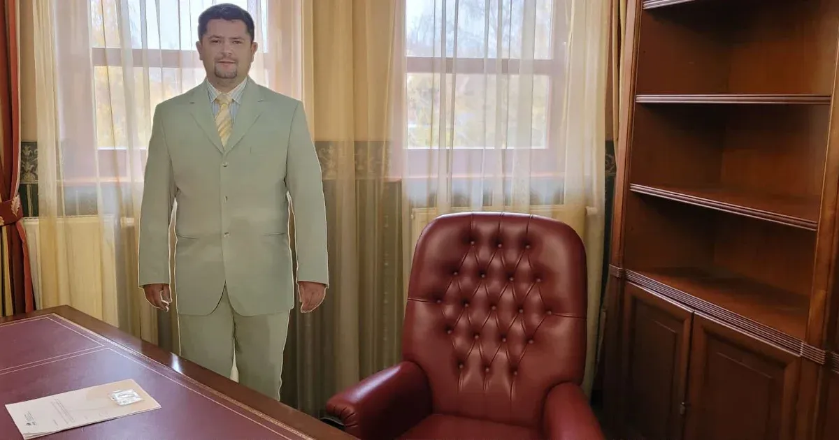 Kartonpapír mását hagyta maga után az irodában az agárdi gyógyfürdő leváltott igazgatója