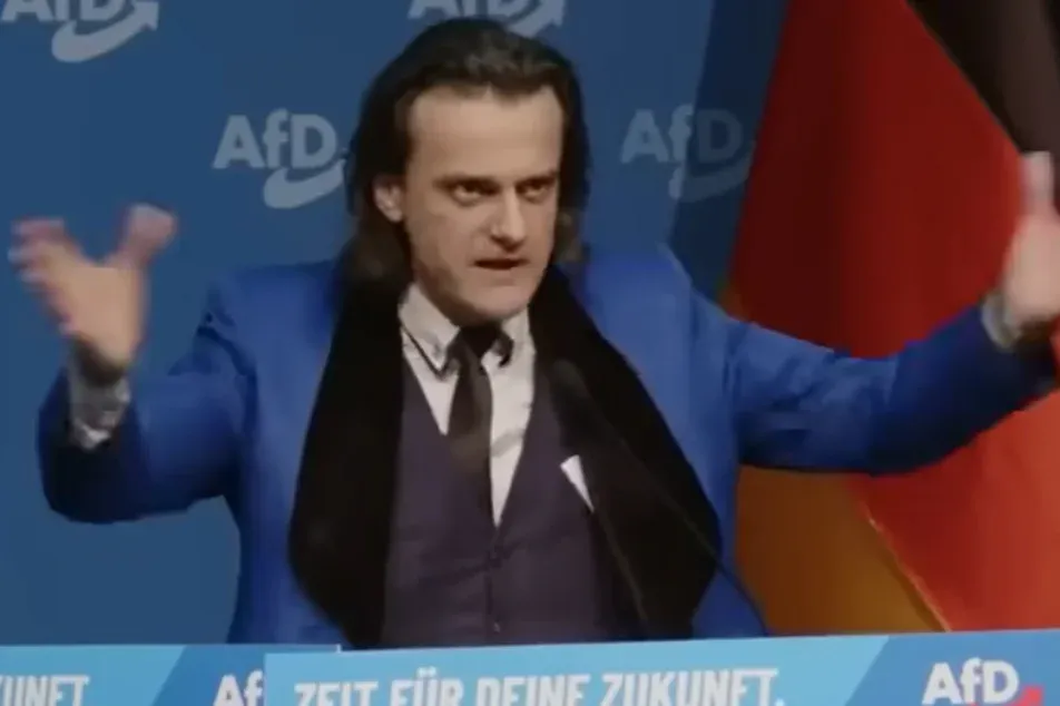 Hitler stílusát utánozva tartott beszédet az AfD tagja, kizárják a szélsőjobboldali német pártból