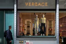 A Prada lett a Versace új tulajdonosa