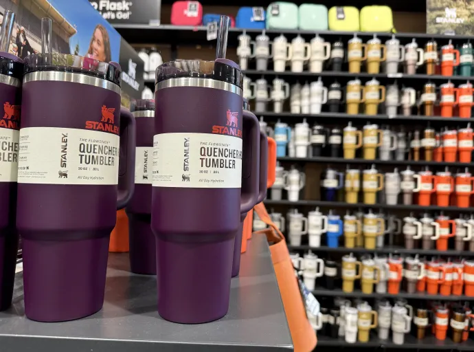 Stanley kulacsok egy kaliforniai üzletben 2024. február 2-án – Fotó: Justin Sullivan / Getty Images