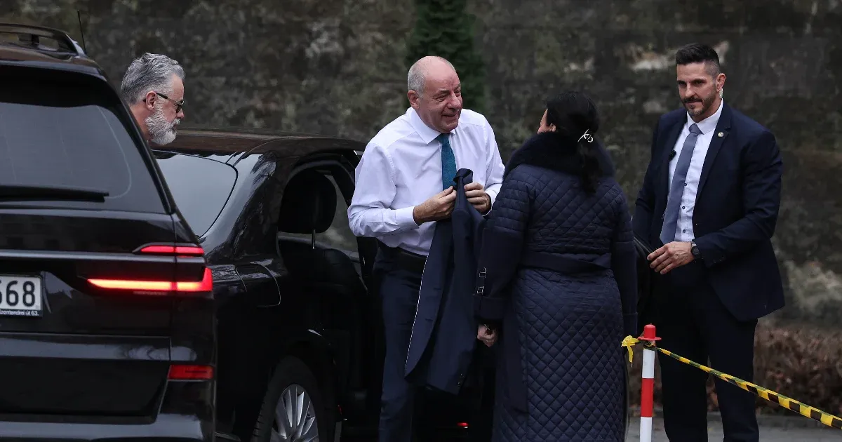 Komoly rendőri készültséggel, a független sajtó kizárásával indul a V4-es államfők találkozója Esztergomban