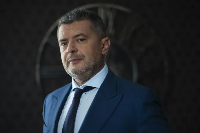 Se köszönöm, se tisztességes címzés – kiakadt, csak papírmasé mását delegálta az átadás-átvételre az agárdi fürdő távozó igazgatója