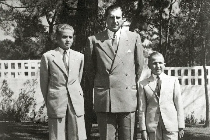 I. János Károly spanyol király 18 évesen véletlenül lelőtte a 14 éves öccsét