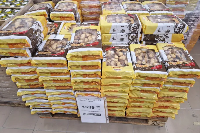 Rágcsálnivalók és valamilyen ismeretlen, csokistejszínhab-ízű ital – Fotó: Olvasói fotó / Telex