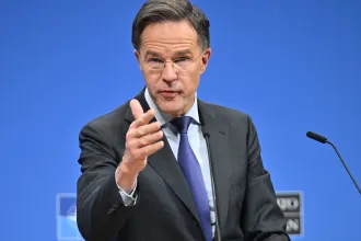 NATO-főtitkár: Putyin úgy véli, hogy kitartásában felülmúl minket, de mi nem megyünk sehova