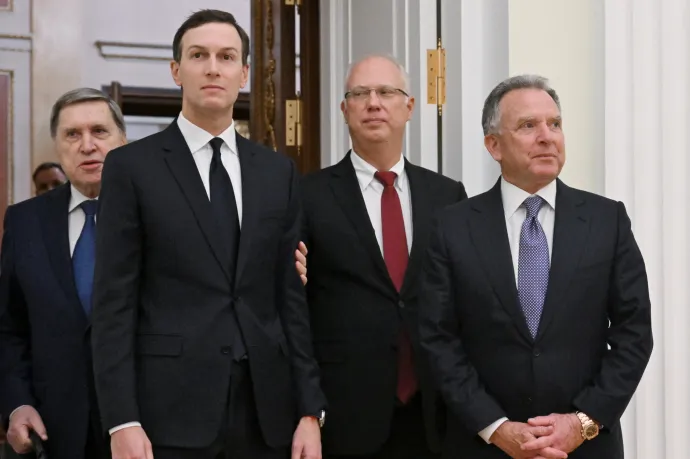 Mindenki Trumpnak udvarol, de a vejének és küldöttjének a túráztatás is kijutott Putyintól