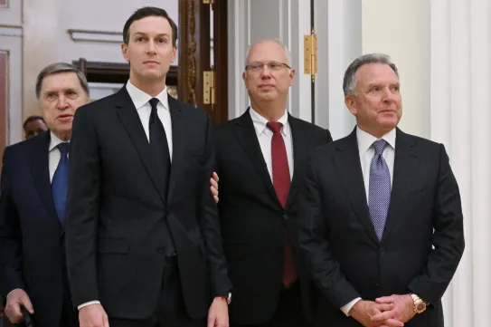 Mindenki Trumpnak udvarol, de a vejének és küldöttjének a túráztatás is kijutott Putyintól