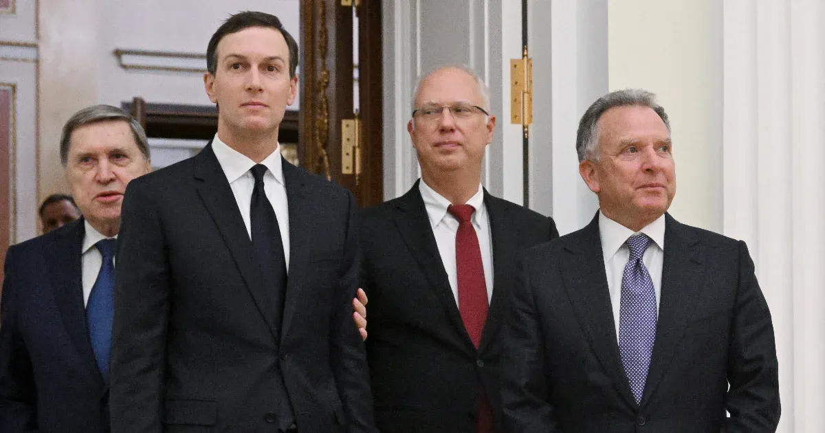 Mindenki Trumpnak udvarol, de a vejének és küldöttjének a túráztatás is kijutott Putyintól