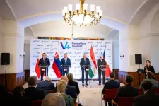 Lengyel elnök a V4-ek találkozóján: Az a meggyőződés hamis, hogy az ukrajnai háború csakis Oroszország és Ukrajna közötti konfliktus