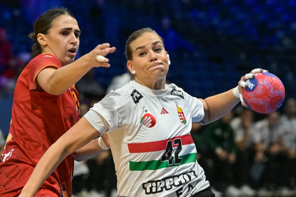 Női kézi-vb: nagy csatában verték Klujberék Romániát, még egy siker kell a negyeddöntőhöz