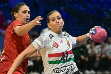 Női kézi-vb: nagy csatában verték Klujberék Romániát, még egy siker kell a negyeddöntőhöz