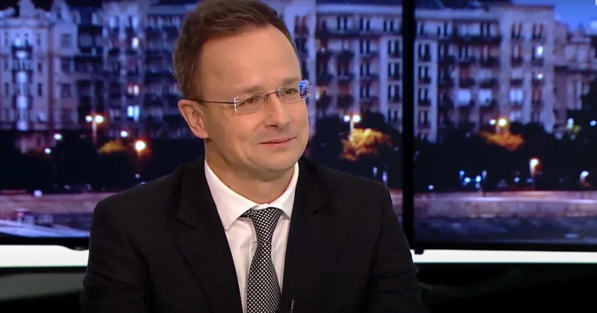 „Én nem az orosz, én a magyar kormánynak dolgozom” – válaszolta Szijjártó az ATV-nek két brüsszelezés között