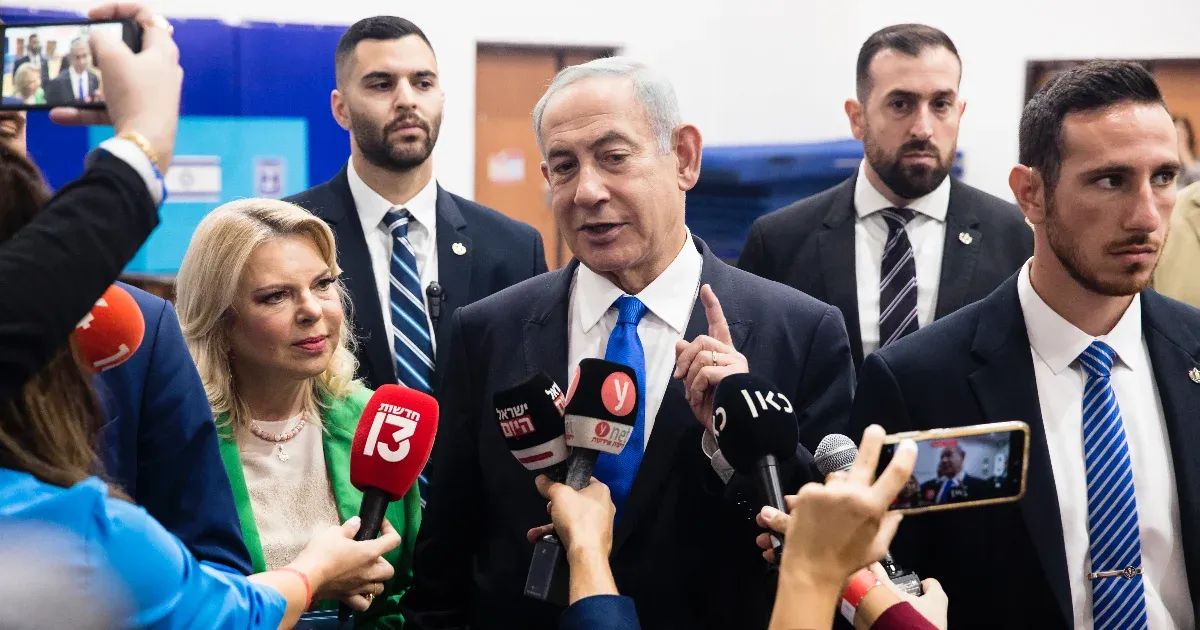 Netanjahu úgy kér kegyelmet az árkok betemetésére hivatkozva, hogy az új médiatörvénnyel mélyítené azokat