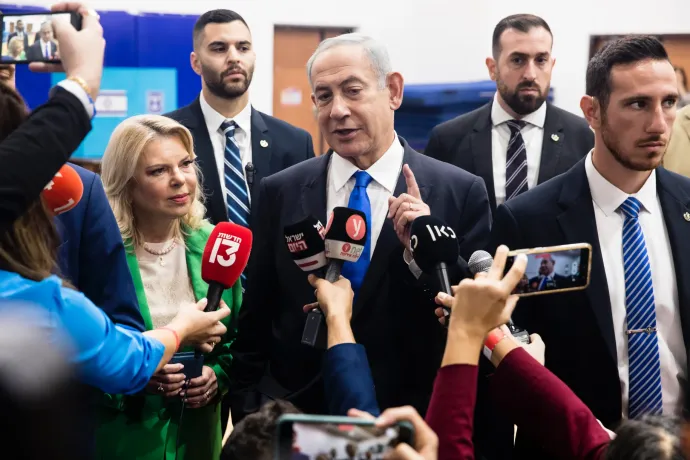 Netanjahu úgy kér kegyelmet az árkok betemetésére hivatkozva, hogy az új médiatörvénnyel mélyítené azokat