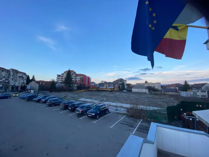 A Sapientia épülő campusa és a Bodok Hotel hűlt helye – Fotó: Tőkés Hunor / Transtelex