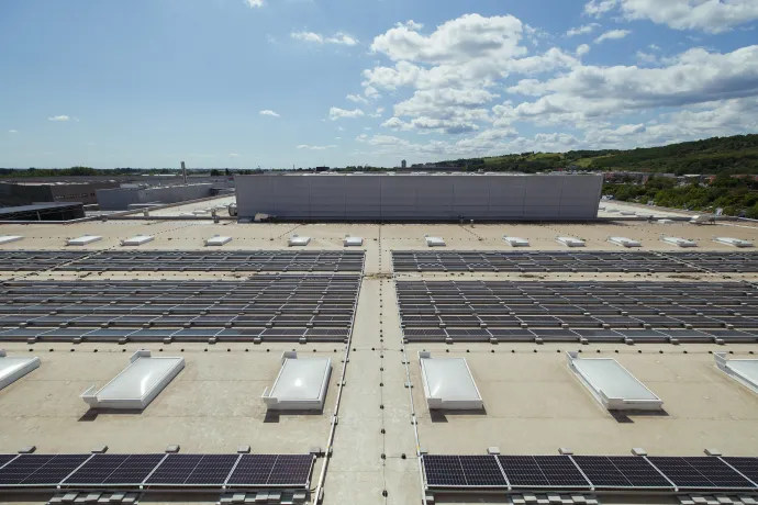 Az E.ON által telepített és üzemeltetett naperőmű Miskolcon – Fotó: E.ON/Lang Peter